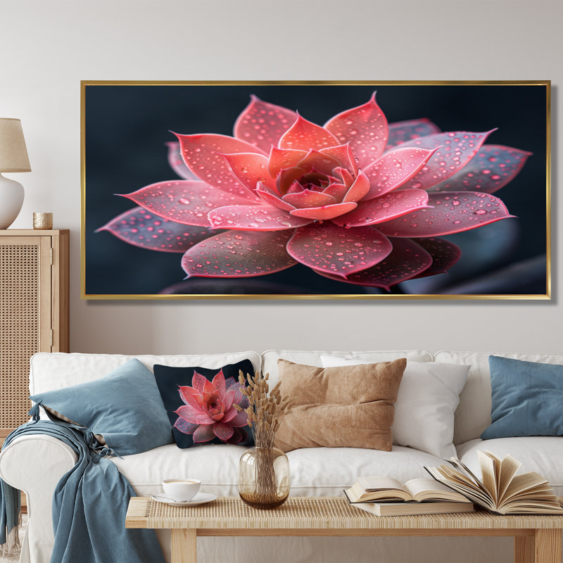 Beauté botanique succulente monochrome I - Art mural succulent, Toile avec cadre flottant or, H 28 po x l 60 po x P 1,5 po
