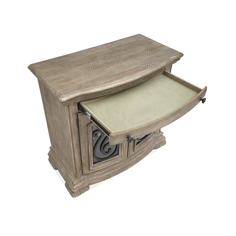 Commode Bachelor