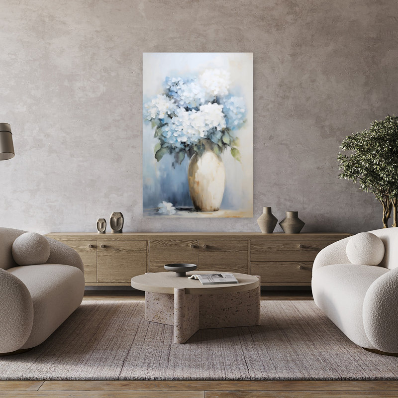 Bleu et blanc, hortensias dans un vase, hydrangées délicates classiques contemporaines