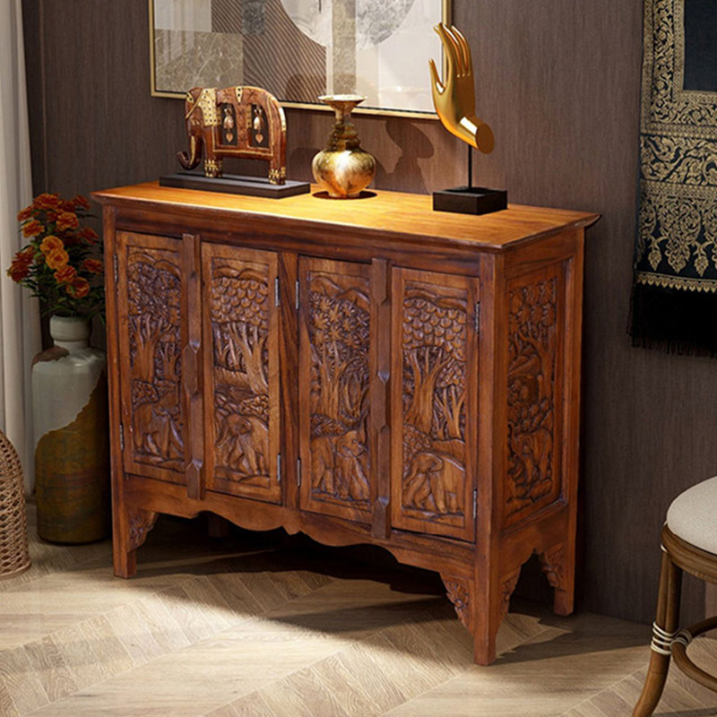 Armoire en acajou sculpté de style sud-est asiatique