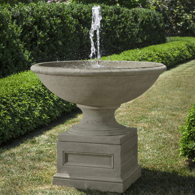 Condotti Birdbath Fountain, Verde