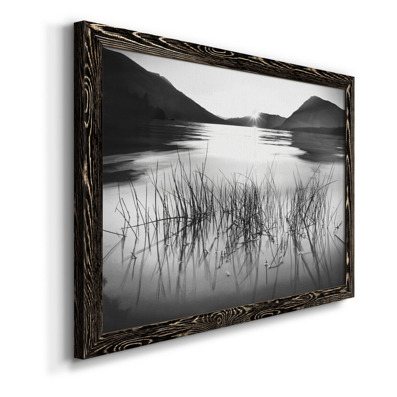 Whisper Lake - Photographie de cadre photo sur toile, H 31 po x l 44 po x P 1 po, Noir