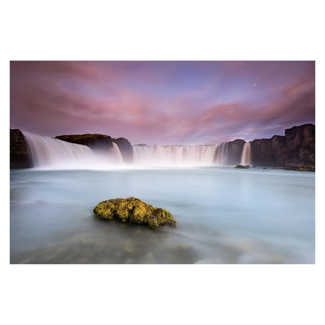 Strukturierte Fototapete Goðafoss and the Moon 2,55 m x 384 cm