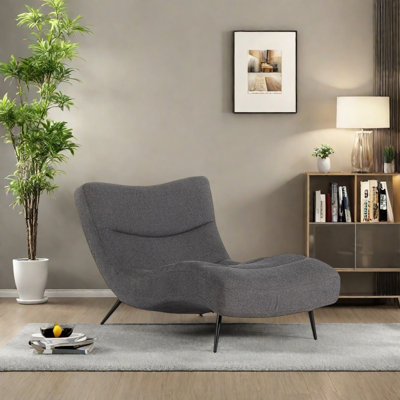 Chaise moderne et décontractée en bois massif