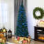 Sapin de Noël artificiel mince pré-illuminé, 2,13 m (7 pieds) avec 350 lumières DEL synchronisées à couleurs changeantes et télécommande, branches articulées aux extrémités denses, 12 modes d'éclairage, minuterie et luminosité réglable.