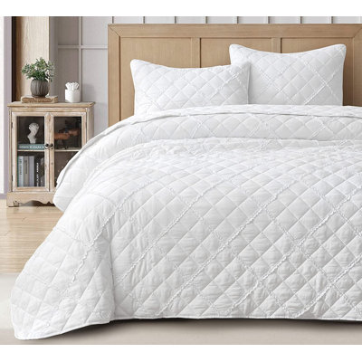 Diamond Ruffle Microfiber Quilt Set