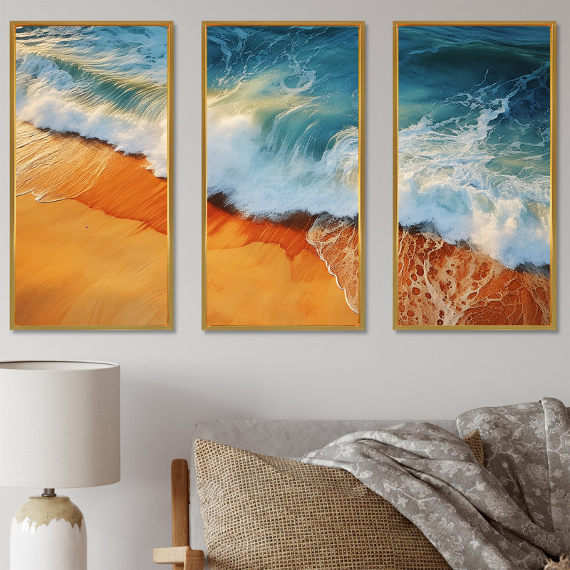 Bleu et orange, vue aérienne rétro de plage II - art mural plage, Cadre flottant doré, H 28 po x l 36 po x P 1 po