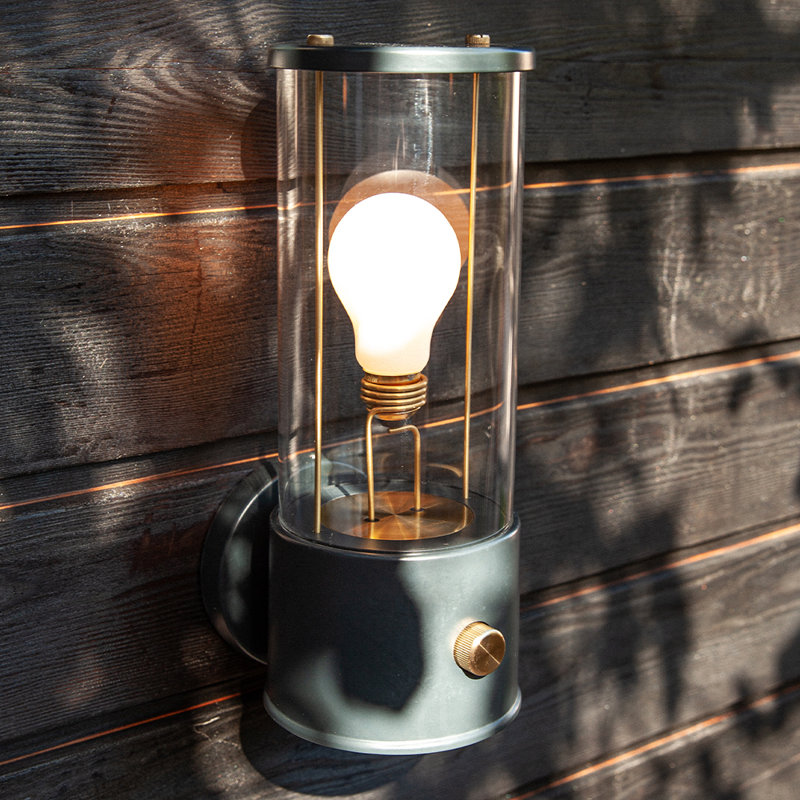 Muse 1 - Light Wallchiere, Hackles Black