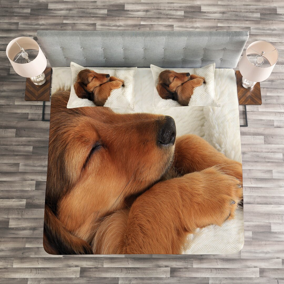 Gestepptes Bettdecken-Set, Puppy Sleeping in seinem Bett, Dackel, Ivory Zimt