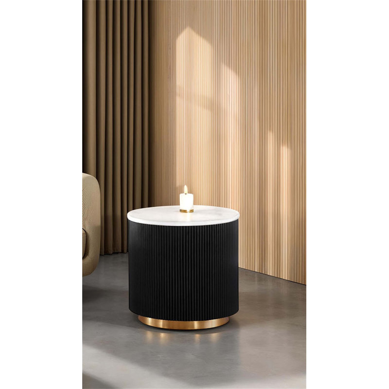 Table de bout ronde contemporaine avec plateau en marbre véritable et base en socle en roseau, parfaite pour les salons modernes