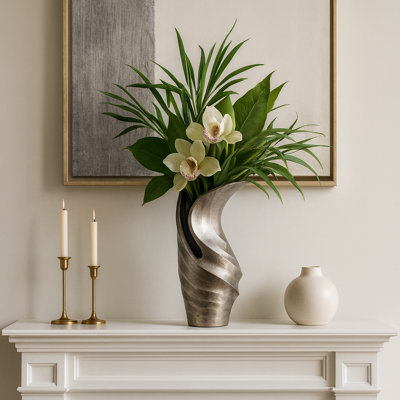 Vase de table sculptural en métal pour décoration intérieure