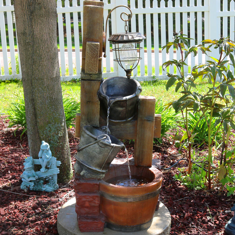 Fontaine d'extérieur en polyrésine avec seau McWorter