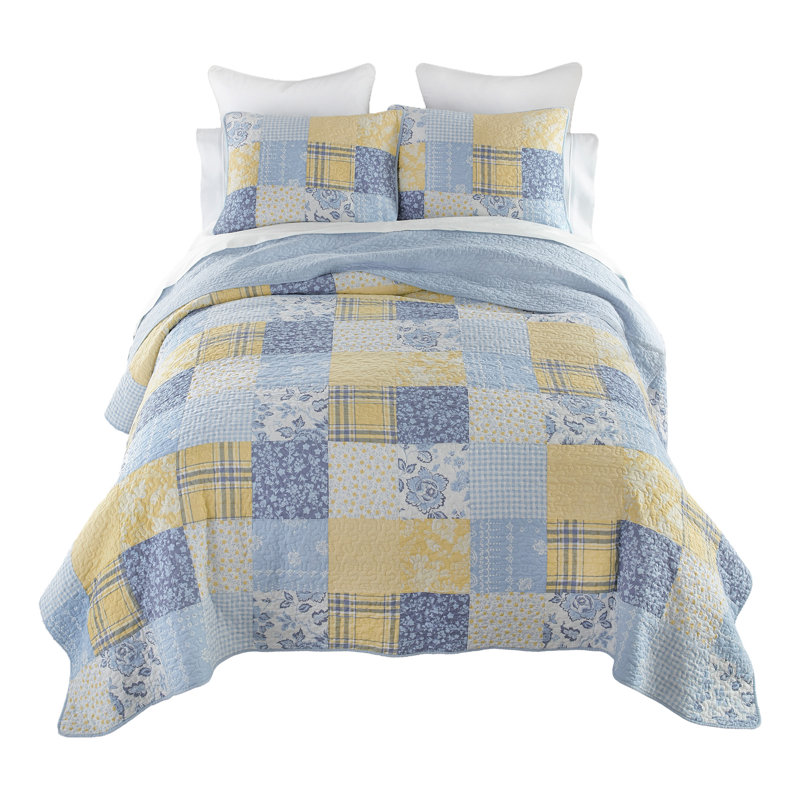 Donna Sharp Spring Flowers 3PC Queen Pieced Cotton Traditional Quilt Set - Queen Quilt + 2 Standard Shams