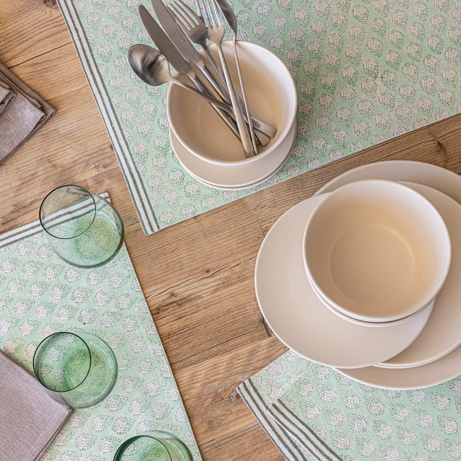 Hand-Blocked Cotton Placemat, Green Leaf