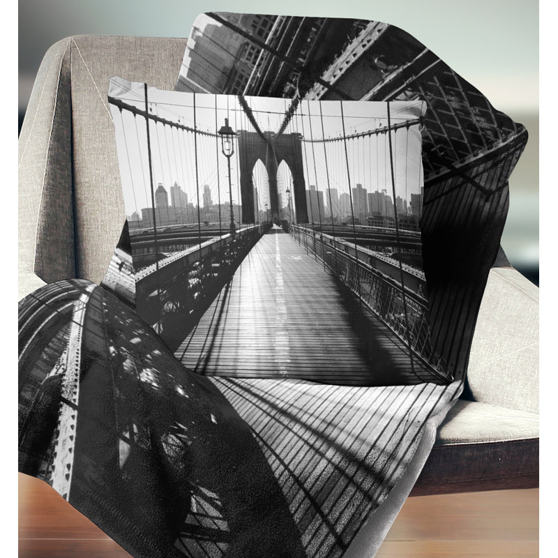Pont foncé Brooklyn - Coussin imprimé paysage urbain, 18 po x 18 po, Coussin décoratif