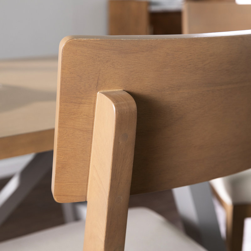 2 pièces de chaises de salle à manger avec coussins. Profitez d'un environnement confortable. La conception simple complète le tout. Parfait pour la cuisine et les repas formels. Amélioration du style. Couleur naturelle, fabrication. 19,22