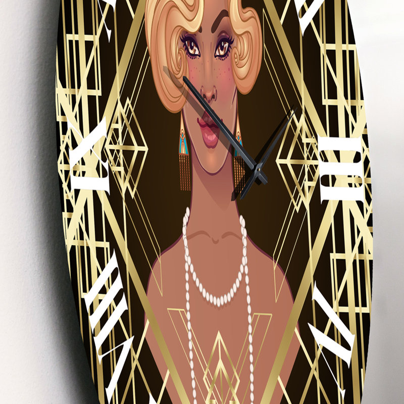 «Retro Women In Golden Art Deco Geometrics III» - horloge murale moderne, Moyen