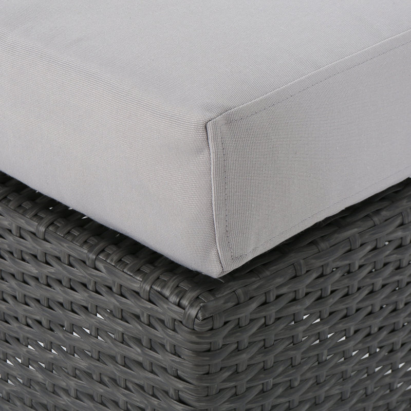Profitez du plein air avec le salon - Gris + argent, acier inoxydable et fer, imperméable, 16,62 po de largeur pour la détente en plein air + fer, tissu hydrofuge,
