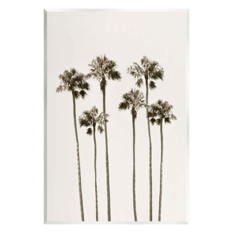«Tall Palm Trees Looming» par Natalie Carpentieri - impression sans cadre sur panneau de fibres à densité moyenne