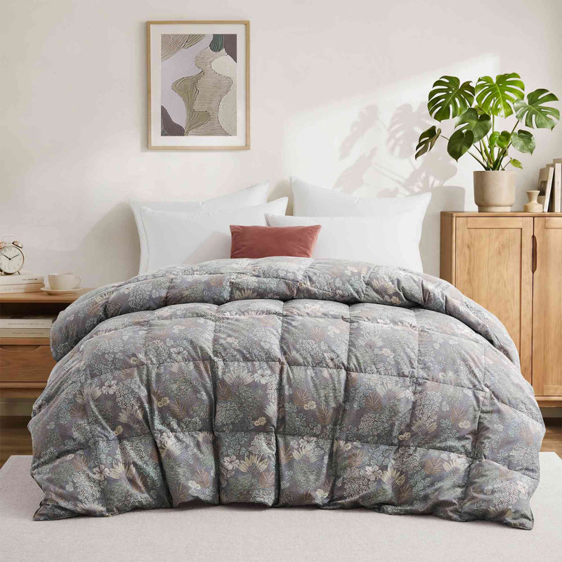 Couette en duvet d'oie toutes saisons Iftekar, Motif floraux gris, Très grand californien