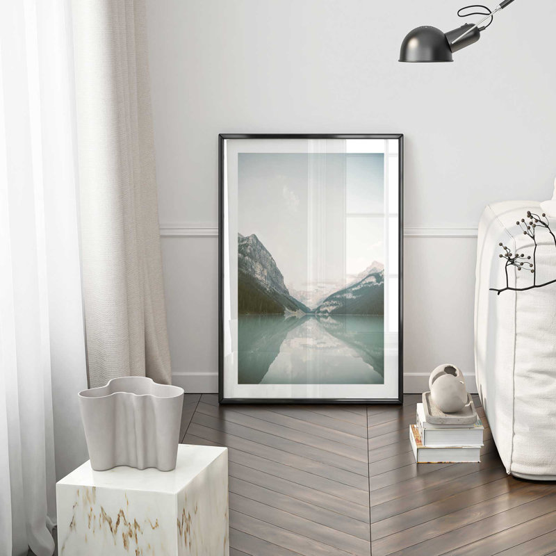 Impression de reflets calmes, Cadre en zinc patiné, H 21,25 po x l 17,25 po x P 1,25 po