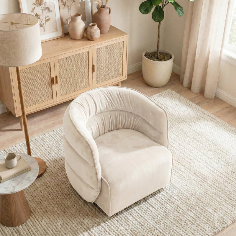 Fauteuil demi-tonneau pivotant en velours Amundsen, Velours crème