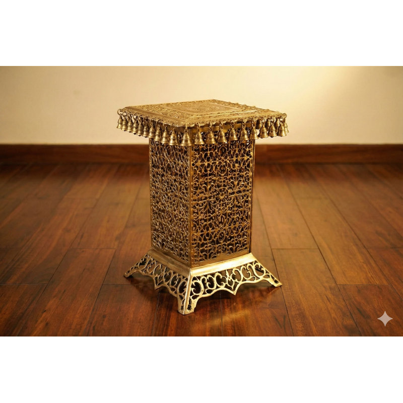 Chowki en treillis en laiton fabriqué à la main de 21 po - pied de temple avec clochettes suspendues (44 lb)