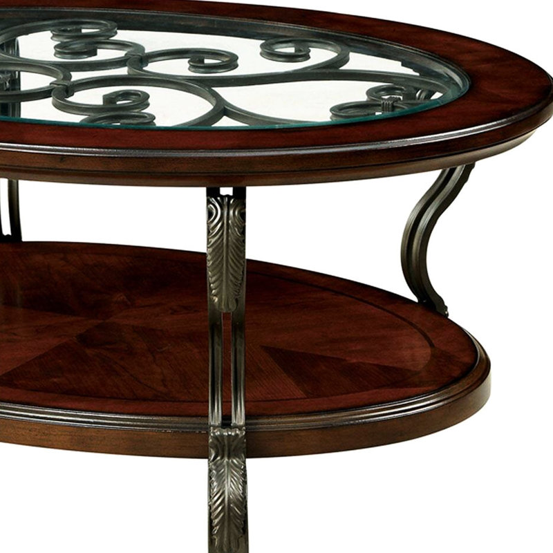 Table basse brune multi avec détails ornés et conception de tablette inférieure ouverte