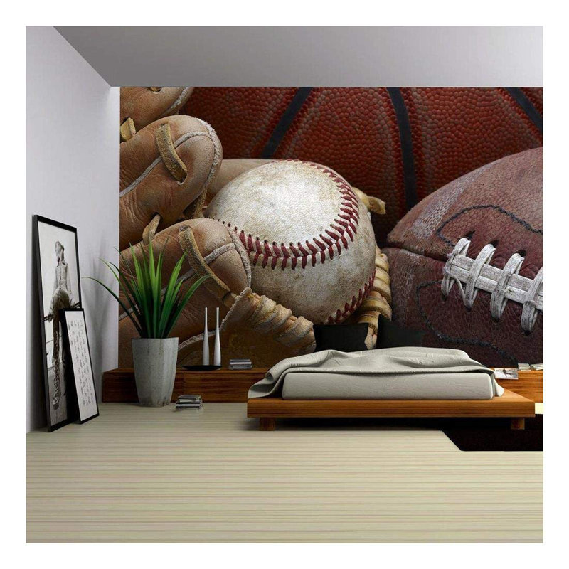 Gros plan sur un mur de baseball à peindre dans un gant de baseball, L 66 po x l 96 po