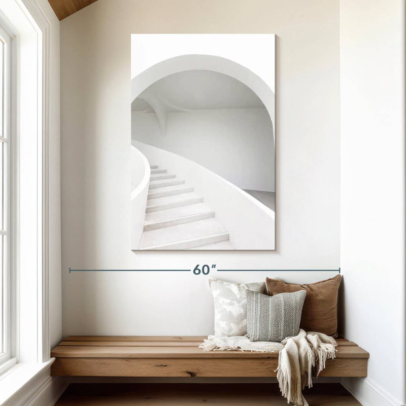 Escalier blanc immaculé, H 48 po x l 32 po