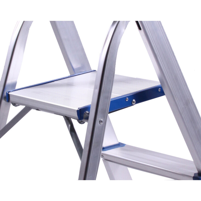 Jarrow FixtureDisplays® Folding 3-Step 23“ Boost Ladder with Hand Grip and Aluminium Steps, 330-Pound Weight Capacity, Silver Finish 15601