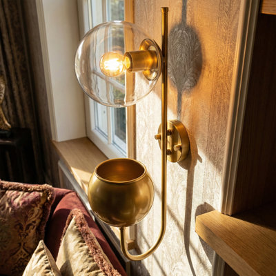 Cora Modern Wall Sconce With Integrated Planter