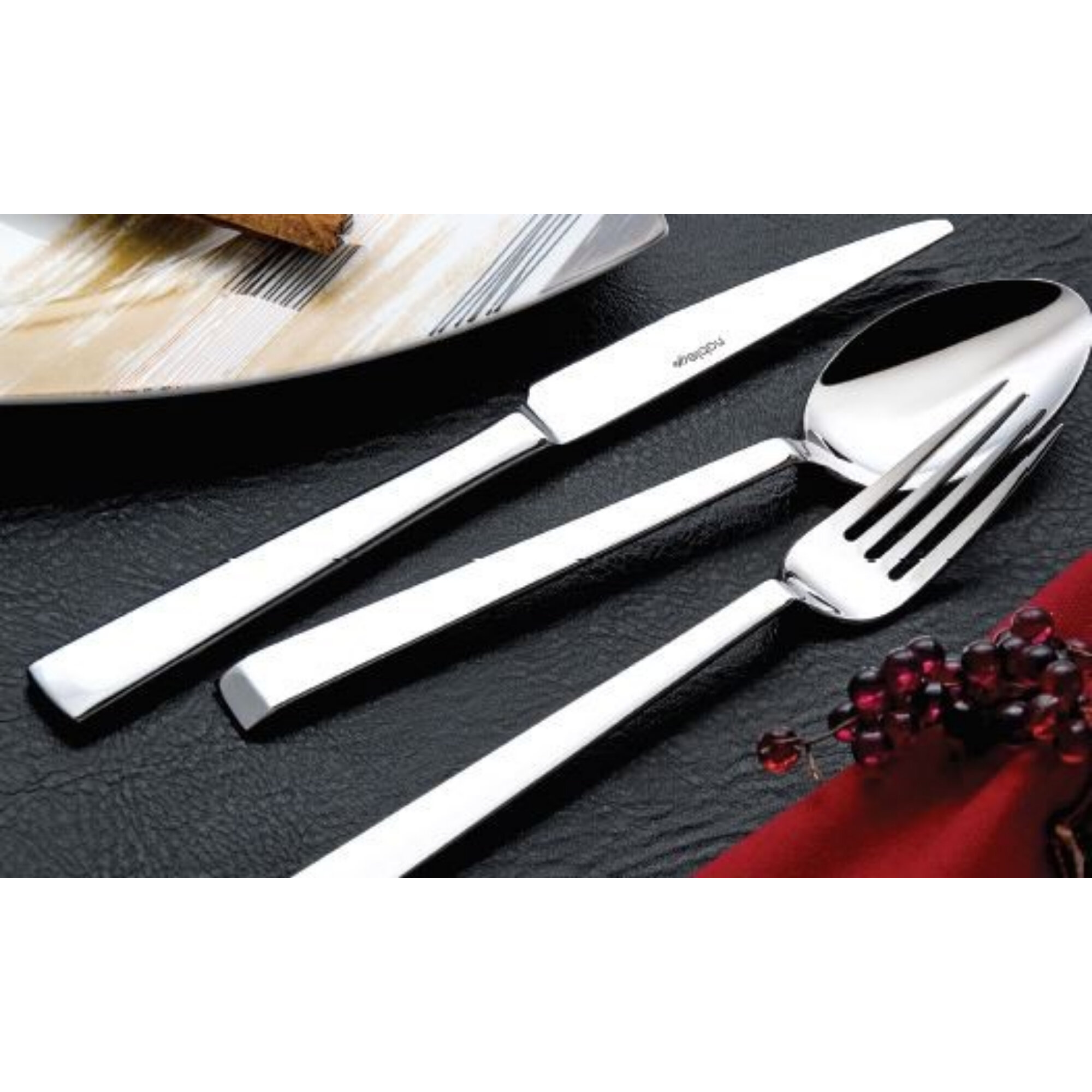 Pinehurst - With Solid Handle Dinner Knife