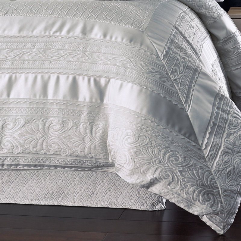 Becco White Jacquard Queen Comforter Set with Shams and Bedskirt