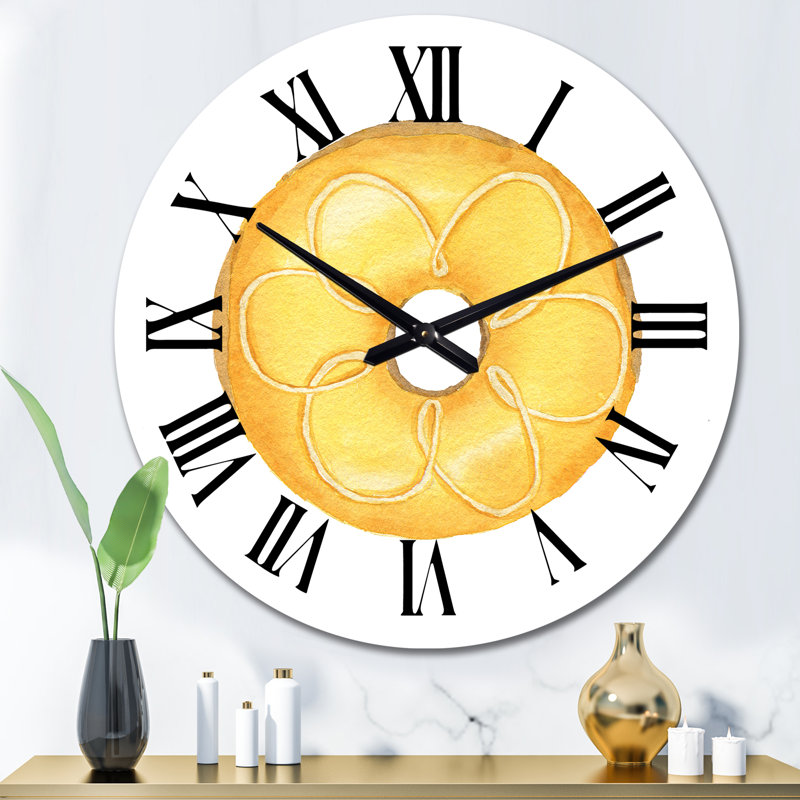 Jaune beignet sur blanc - horloge murale décontractée, Moyen