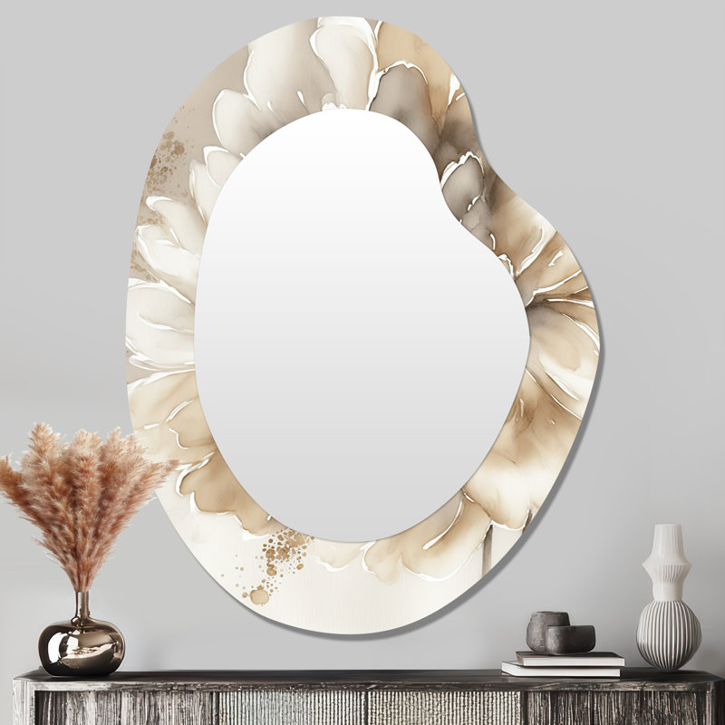 Simple fleur beige IV - miroir asymétrique floral, miroir mural unique de forme unique beige, impression d'art en métal