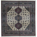 Wool Oriental Area Rug in Ivory/Dark Green/Burgundy