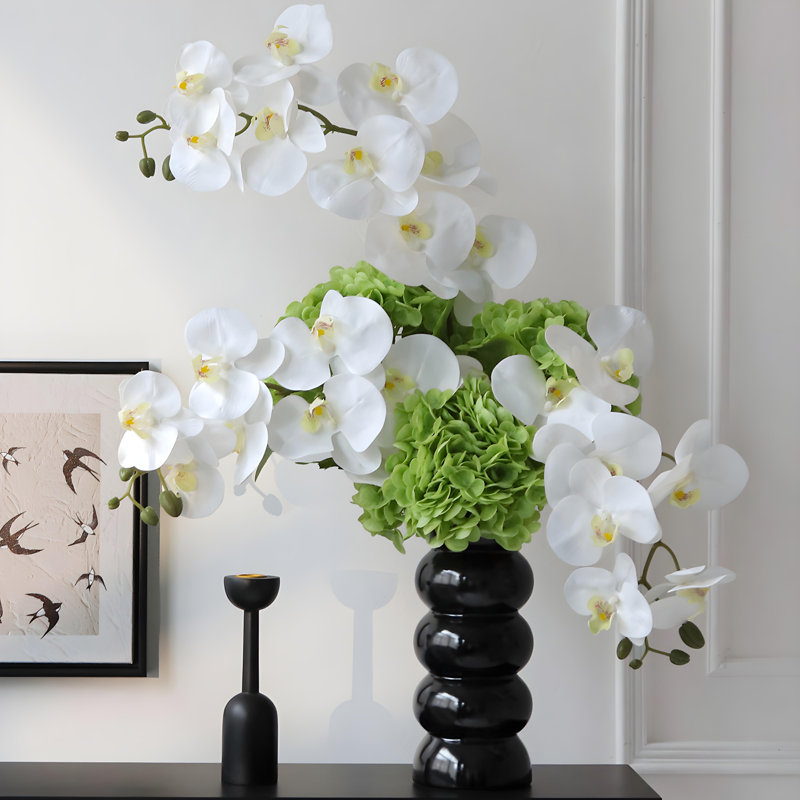 Ornements de fleurs simulées