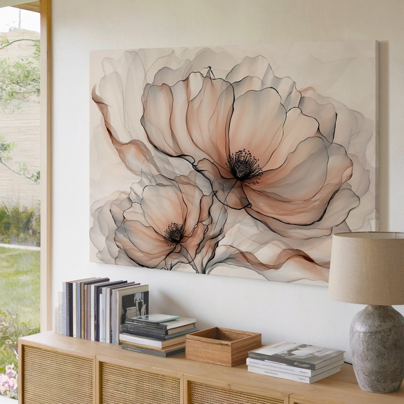 Toile dans une composition sereine et onirique, deux grandes fleurs translucides, art mural Bloom avec pétales fluides en pêche douce et beige