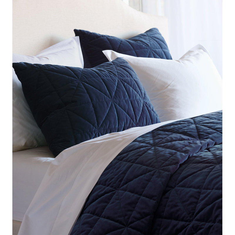 Nova Sham, Standard