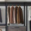 Walk-in de style rustique: rangement très profond, placard à teinture avec tiroirs: organisez vos articles efficacement