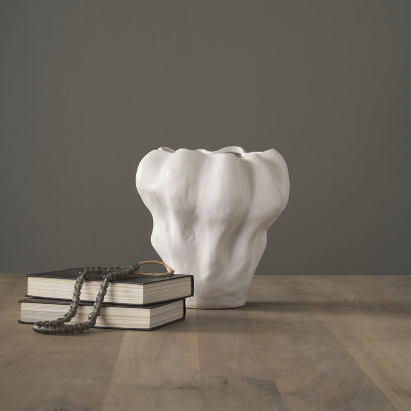 Dyneshia Vase
