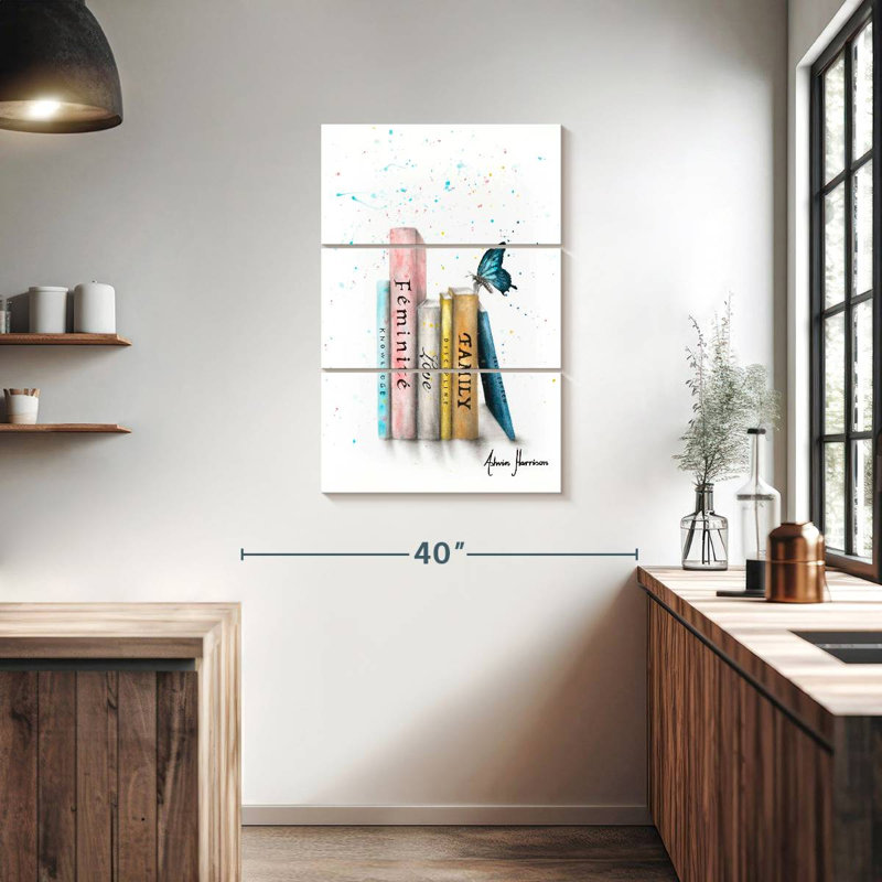 Livres Kerner de son voyage, H 38 po x l 24 po