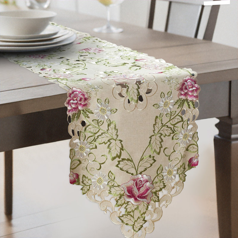 Chemin de table européen brodé avec fleurs et feuilles pour table de Noël et décor moderne