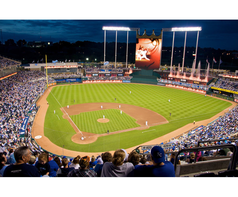 Kauffman Stadium, H 16 po x l 24 po