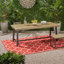 Table d'extérieur avec touche industrielle moderne - gris + patio noir