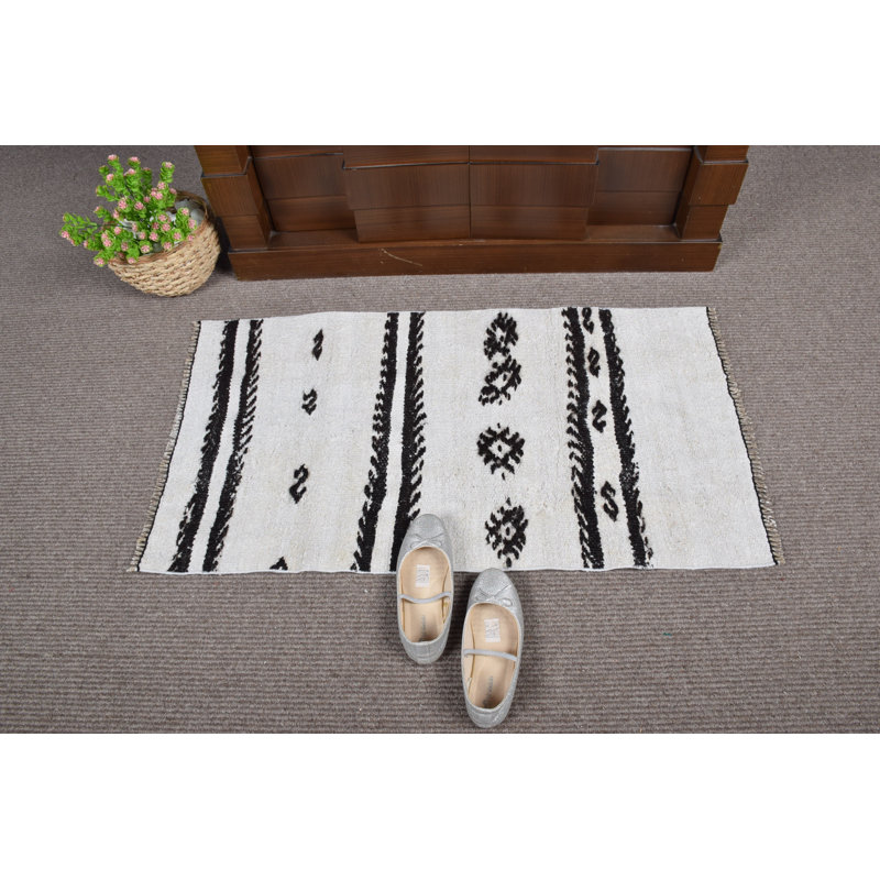 Handwoven Small White Turkish Rug: Anatolian Oushak Kilim Hemp Mat for Entryway Decor
