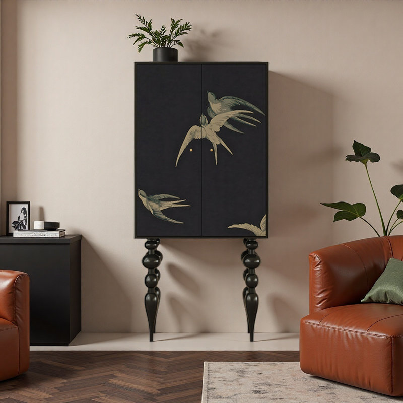 Armoire en bois rétro avec motif d'hirondelle