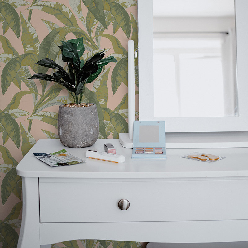 16.5' L x 20.5" W Peel and Stick Wallpaper Roll