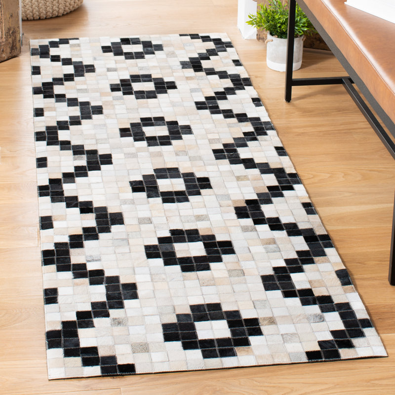 Sebeka Hand Woven Leather/Felted Cloth Chevron Rug in Ivory/Black, Runner 2'3" x 7'